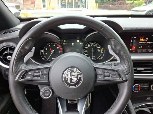 Used 2023 Alfa Romeo Stelvio Veloce AWD/4WD image 15