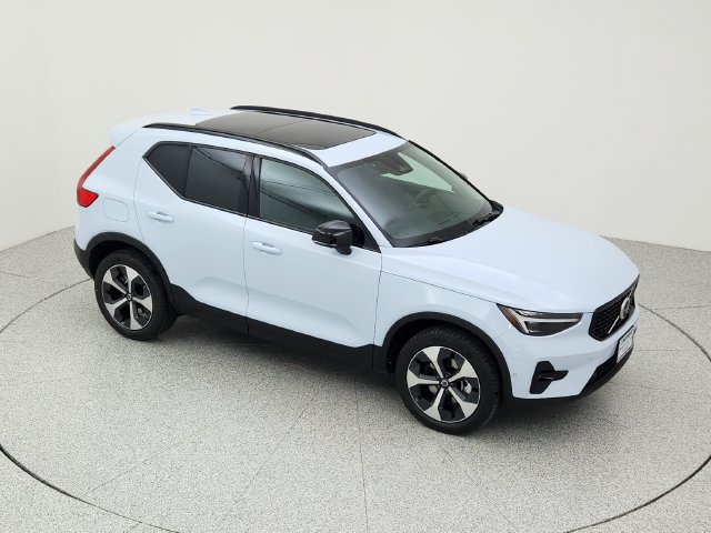 New 2026 Volvo XC40 B5 Plus w/ Protection Package Premier AWD/4WD image 14
