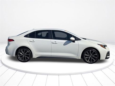 Used 2020 Toyota Corolla SE image 2