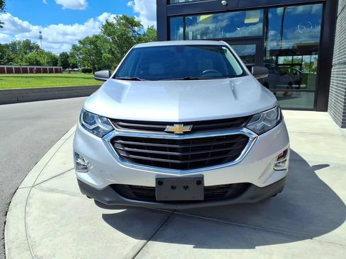 Used 2019 Chevrolet Equinox LS w/ LS Convenience Package FWD image 2