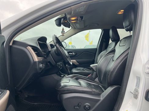 Used 2018 Jeep Cherokee Limited image 10