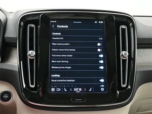 Used 2023 Volvo XC40 B5 Plus image 16