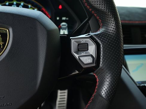 Used 2021 Lamborghini Aventador SVJ image 16