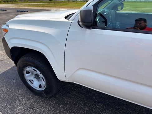 Used 2022 Toyota Tacoma SR AWD/4WD image 11