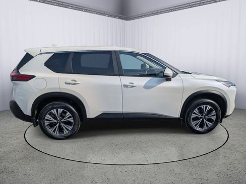 Used 2023 Nissan Rogue SV image 2