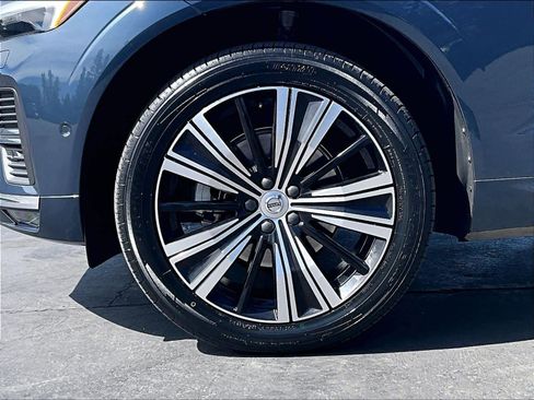 Used 2023 Volvo XC60 B5 Ultimate w/ Protection Package Premier FWD image 11