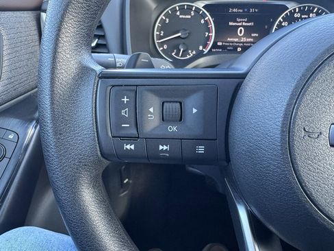 Used 2023 Nissan Rogue S image 8