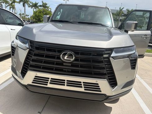 Used 2025 Lexus GX 550 w/ Cold Area Package AWD/4WD image 3