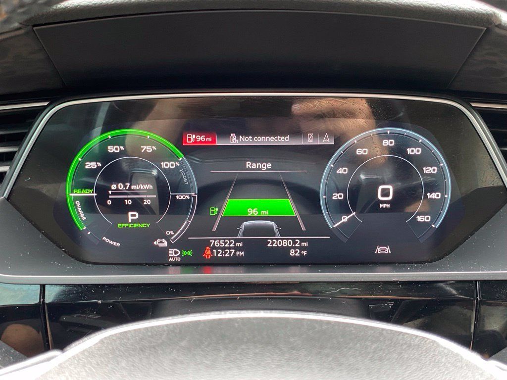 Used 2019 Audi e-tron Prestige w/ Prestige Package AWD/4WD image 23
