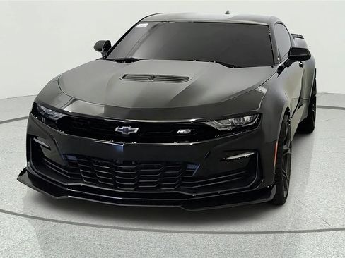 Used 2020 Chevrolet Camaro SS RWD image 2