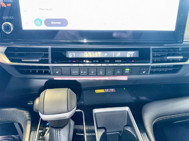 New 2026 Toyota Sienna XLE Woodland Edition AWD/4WD image 19