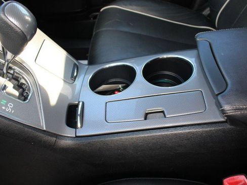 Used 2013 Toyota Venza XLE image 32