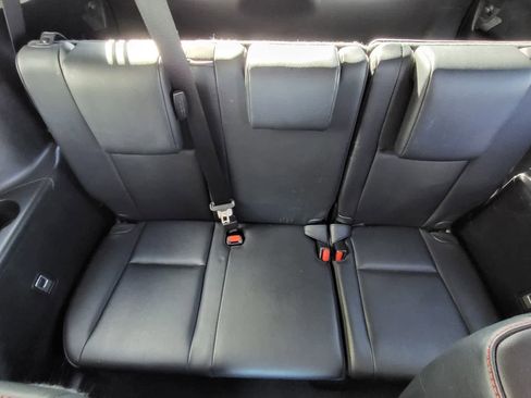 Used 2019 Toyota Highlander SE image 30