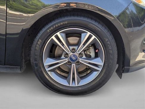 Used 2014 Ford Focus SE w/ SE Sport Package FWD image 13