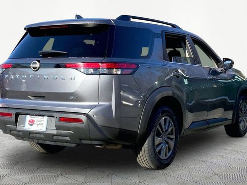 Used 2024 Nissan Pathfinder SV image 5