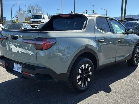 Used 2025 Hyundai Santa Cruz SE image 3