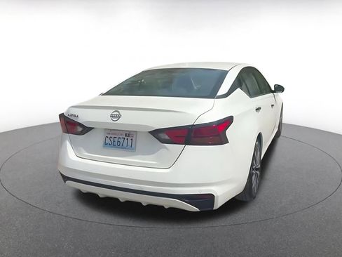 Used 2025 Nissan Altima 2.5 SV FWD image 14