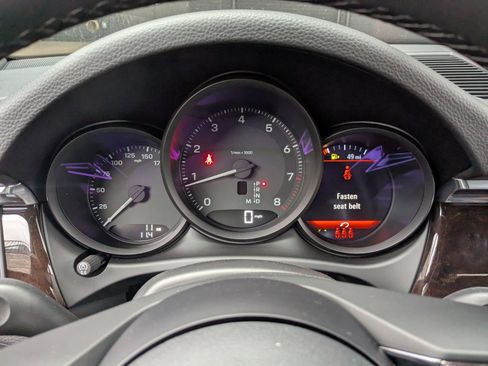 Certified 2026 Porsche Macan image 17