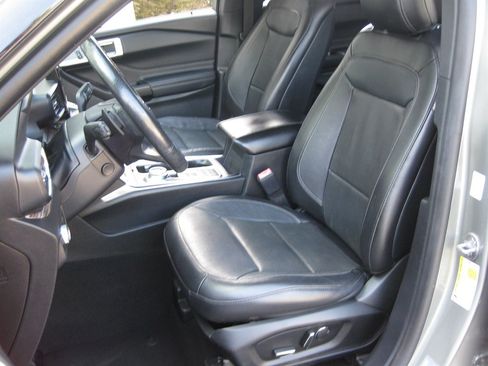 Used 2020 Ford Explorer Limited RWD image 13