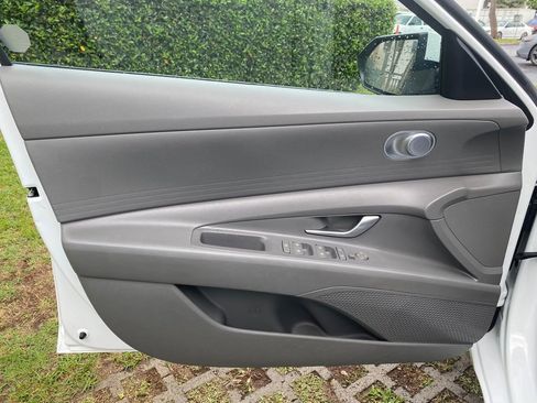 Certified 2021 Hyundai Elantra SEL image 31