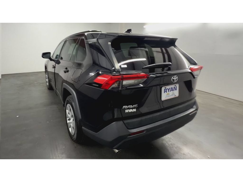 Used 2021 Toyota RAV4 LE FWD image 7