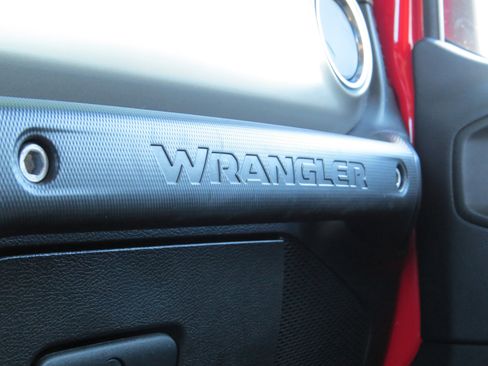 Used 2018 Jeep Wrangler Unlimited Rubicon image 28