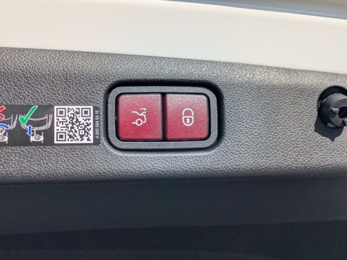 New 2026 Mercedes-Benz E 350 Sedan image 13