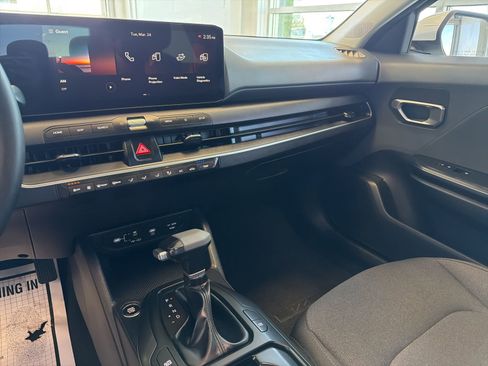 Used 2025 Kia K4 LXS image 22