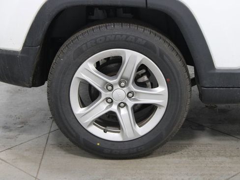 Used 2024 Jeep Compass Latitude image 12