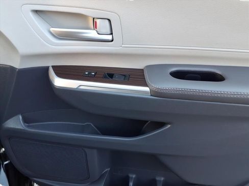 Used 2023 Toyota Sienna XLE image 19