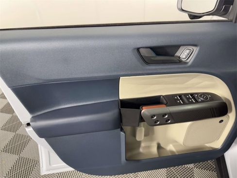 Used 2025 Ford Maverick Lariat w/ 4K Tow Package image 17