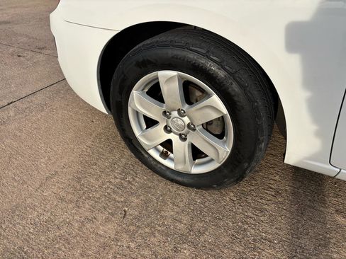 Used 2007 Kia Rondo LX image 21