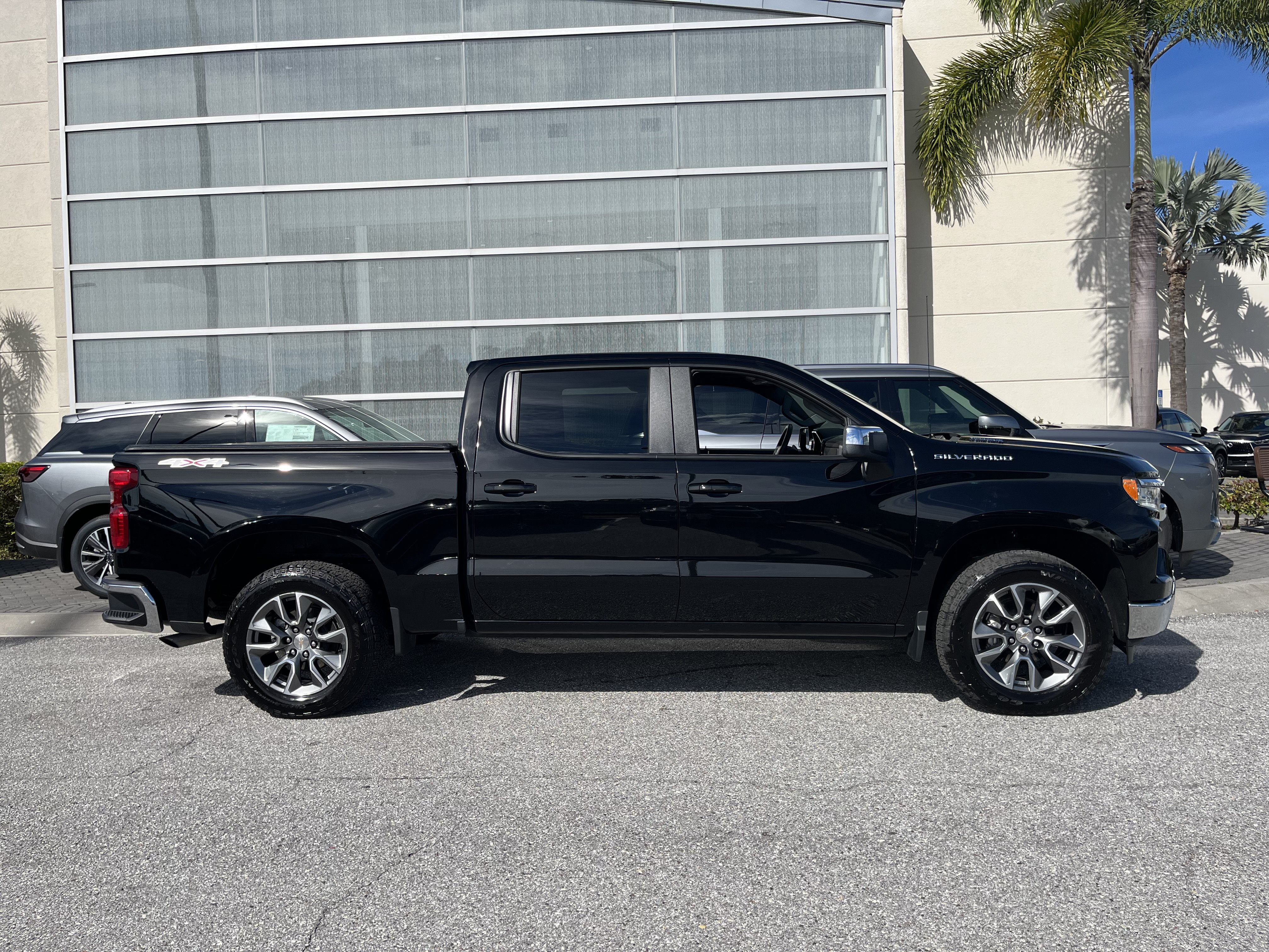 Used 2024 Chevrolet Silverado 1500 LT AWD/4WD image 9