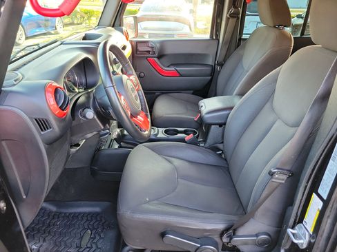 Used 2018 Jeep Wrangler Unlimited Sport w/ Connectivity Group image 17