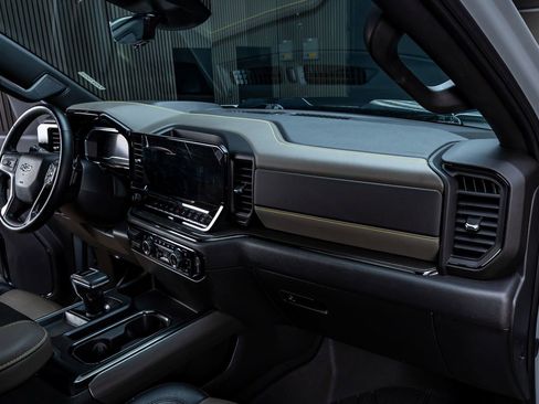 Used 2024 Chevrolet Silverado 1500 ZR2 w/ Technology Package AWD/4WD image 18