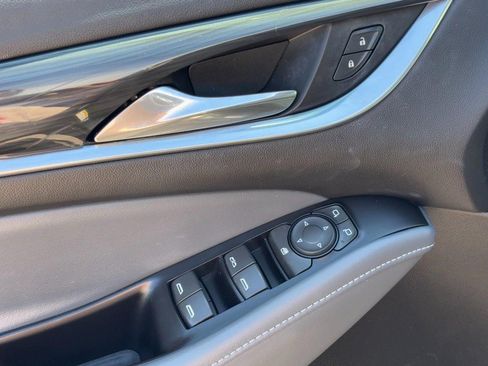 Used 2020 Buick Enclave Essence AWD/4WD image 18