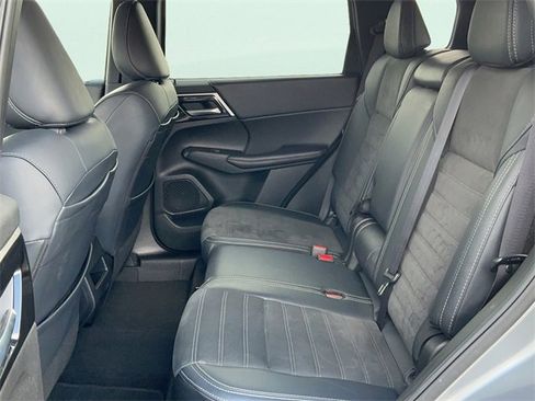 Used 2024 Mitsubishi Outlander SE image 14