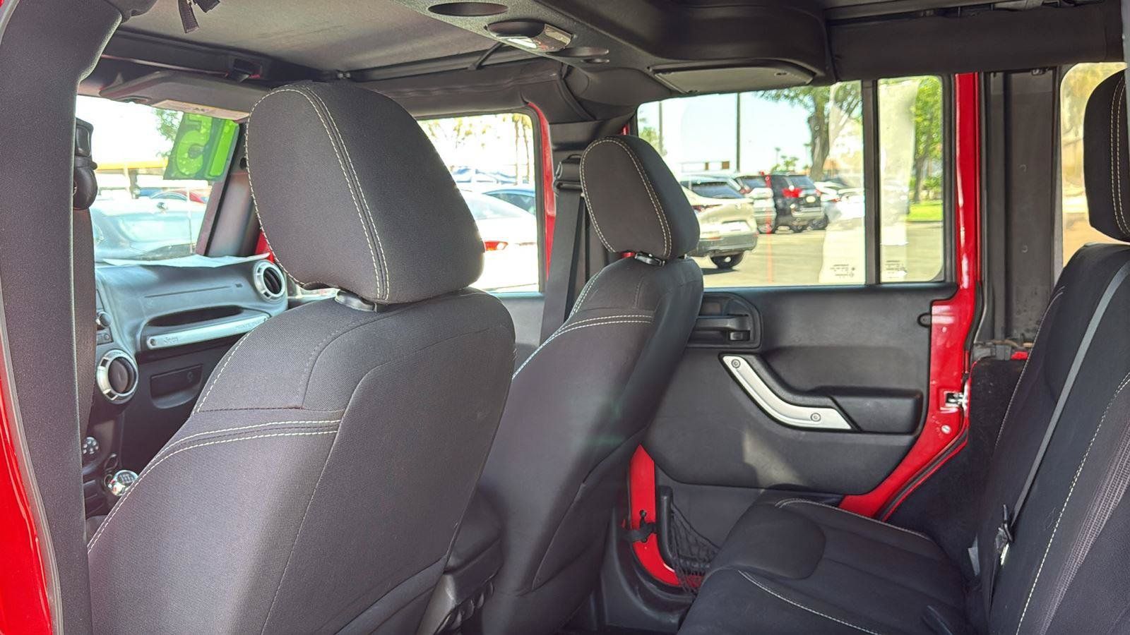 Used 2015 Jeep Wrangler Unlimited Rubicon w/ Max Tow Package AWD/4WD image 23