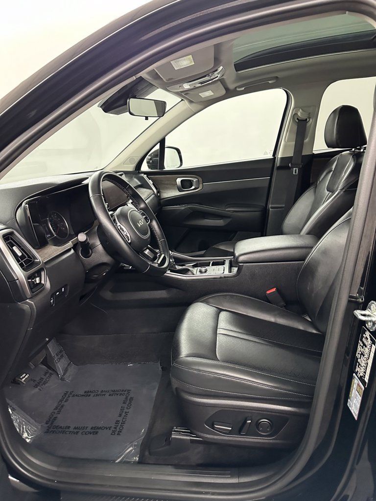 Used 2022 Kia Sorento S w/ Panoramic Sunroof Package AWD/4WD image 11