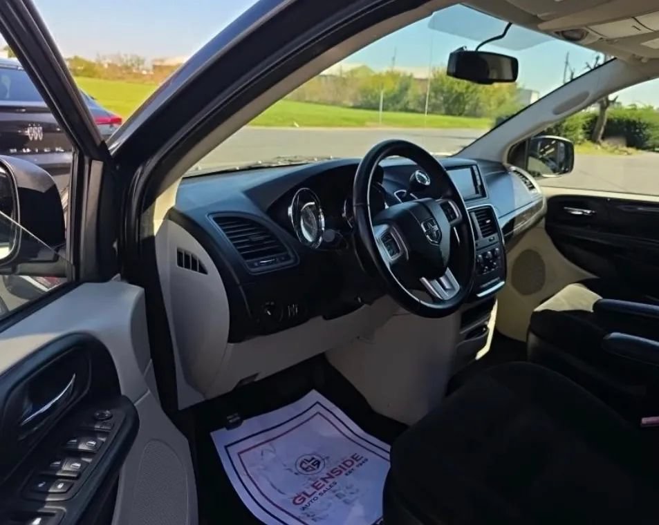 Used 2017 Dodge Grand Caravan SE w/ Power Window Group FWD image 4