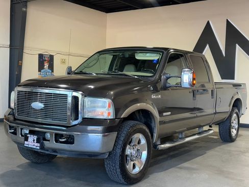 Used 2006 Ford F250 Lariat image 1
