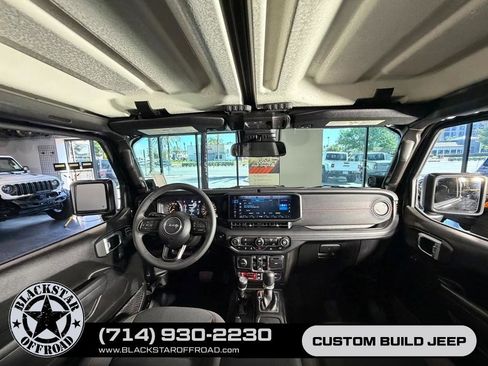 Used 2025 Jeep Wrangler Unlimited Rubicon AWD/4WD image 20