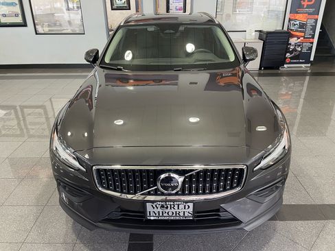 Used 2024 Volvo V60 B5 Cross Country Ultimate AWD/4WD image 9