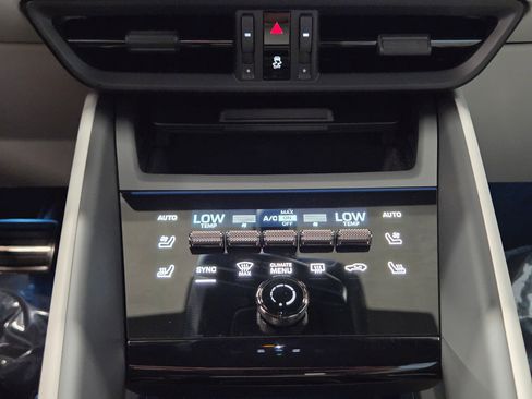 New 2026 Porsche Macan Turbo Electric AWD/4WD image 24
