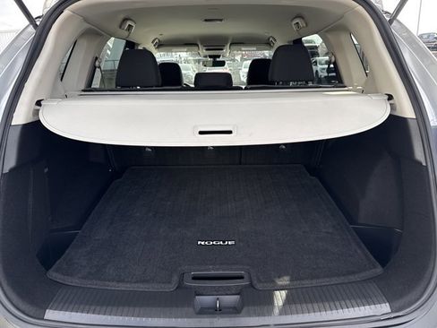 Used 2022 Nissan Rogue SV image 10