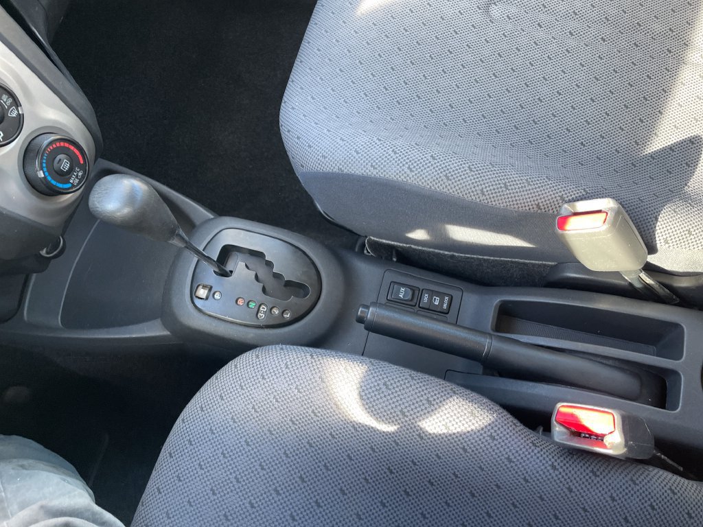 Used 2010 Toyota Yaris 4-Door Hatchback FWD image 17