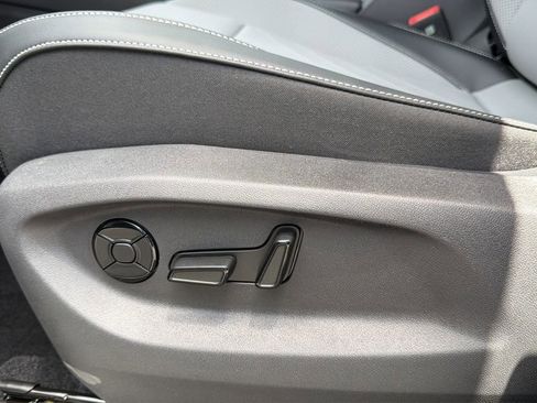 New 2026 Volkswagen Tiguan SE R-Line FWD image 15