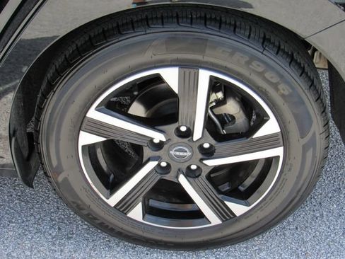 Used 2024 Nissan Sentra SV FWD image 13