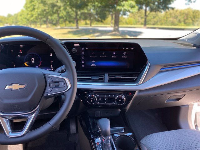 Used 2026 Chevrolet Trax LT w/ Sunroof Package FWD image 25