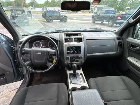 Used 2010 Ford Escape XLT FWD image 2